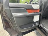 Thumbnail of 2024 Infinite Black Metallic Clearcoat Lincoln Navigator