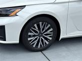 Thumbnail of 2025 Pearl White Tricoat Nissan Altima