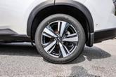 Thumbnail of 2025 Everest White Pearl/Super Black Nissan Rogue