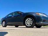 Thumbnail of 2016 Super Black Nissan Altima