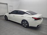 Thumbnail of 2019 Pearl White Tricoat Nissan Altima