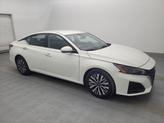Thumbnail of 2023 Pearl White Tricoat Nissan Altima