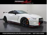 Photo of 2016 Pearl White Nissan GT-R