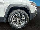 Thumbnail of 2019 Bright White Clearcoat Jeep Cherokee