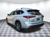 Thumbnail of 2022 Celestial Silver Metallic Toyota Highlander