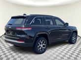 Thumbnail of 2025 Diamond Black Crystal Pearlcoat Jeep Grand Cherokee