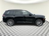 Thumbnail of 2025 Diamond Black Crystal Pearlcoat Jeep Grand Cherokee