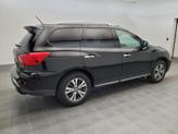 Thumbnail of 2017 Magnetic Black Metallic Nissan Pathfinder