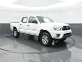 Photo of 2014 Super White Toyota Tacoma
