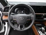 Thumbnail of 2025 Oxygen White Toyota Crown Signia