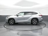 Thumbnail of 2021 Celestial Silver Metallic Toyota Highlander