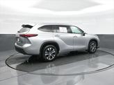 Thumbnail of 2021 Celestial Silver Metallic Toyota Highlander