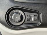 Thumbnail of 2022 Alpine White Clearcoat Jeep Renegade