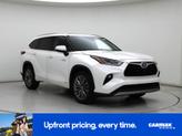 Photo of 2021 White Toyota Highlander Hybrid