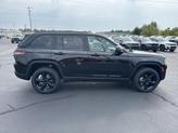 Thumbnail of 2025 Diamond Black Crystal Pearlcoat Jeep Grand Cherokee