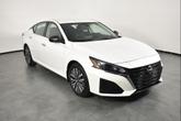Photo of 2025 Pearl White Tricoat Nissan Altima