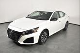 Thumbnail of 2025 Pearl White Tricoat Nissan Altima
