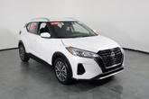 Thumbnail of 2023 Aspen White Tricoat Nissan Kicks