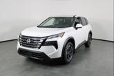 Photo of 2026 Everest White Pearl Tricoat Nissan Rogue