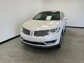 Thumbnail of 2016 White Platinum Clearcoat Metallic Lincoln MKX