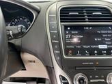 Thumbnail of 2016 White Platinum Clearcoat Metallic Lincoln MKX
