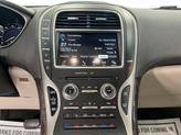 Thumbnail of 2016 White Platinum Clearcoat Metallic Lincoln MKX