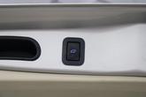 Thumbnail of 2016 Blizzard Pearl Toyota Highlander