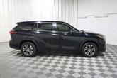 Thumbnail of 2021 Midnight Black Metallic Toyota Highlander