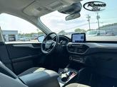 Thumbnail of 2022 Oxford White Ford Escape