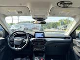 Thumbnail of 2022 Oxford White Ford Escape