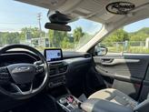 Thumbnail of 2022 Oxford White Ford Escape