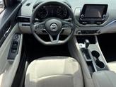 Thumbnail of 2022 Pearl White Tricoat Nissan Altima