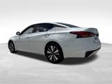 Thumbnail of 2022 Pearl White Tricoat Nissan Altima