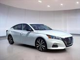 Photo of 2022 Glacier White Nissan Altima
