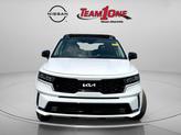 Thumbnail of 2022 Glacial White Pearl Kia Sorento