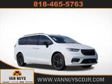 Photo of 2025 Bright White Clearcoat Chrysler Pacifica