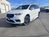 Thumbnail of 2022 Bright White Clearcoat Chrysler Pacifica