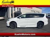 Photo of 2022 Bright White Clearcoat Chrysler Pacifica