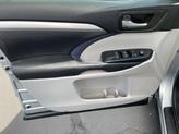 Thumbnail of 2017 Celestial Silver Metallic Toyota Highlander