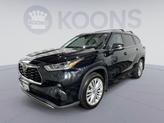 Photo of 2023 Midnight Black Metallic Toyota Highlander