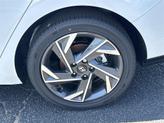 Thumbnail of 2025 White Hyundai ELANTRA