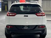 Thumbnail of 2018 Bright White Clearcoat Jeep Cherokee