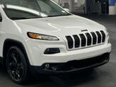 Thumbnail of 2018 Bright White Clearcoat Jeep Cherokee