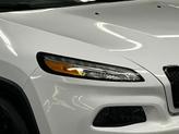 Thumbnail of 2018 Bright White Clearcoat Jeep Cherokee