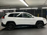 Thumbnail of 2018 Bright White Clearcoat Jeep Cherokee