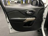 Thumbnail of 2018 Bright White Clearcoat Jeep Cherokee