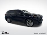 Photo of 2023 Midnight Black Metallic Toyota Highlander