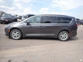 Thumbnail of 2017 Granite Crystal Metallic Clearcoat Chrysler Pacifica