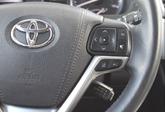 Thumbnail of 2017 Blizzard Pearl Toyota Highlander