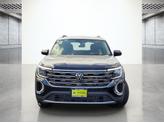Thumbnail of 2026 deep black pearl Volkswagen Atlas